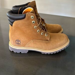 Timberland Boots waterproof women size 7 brand new